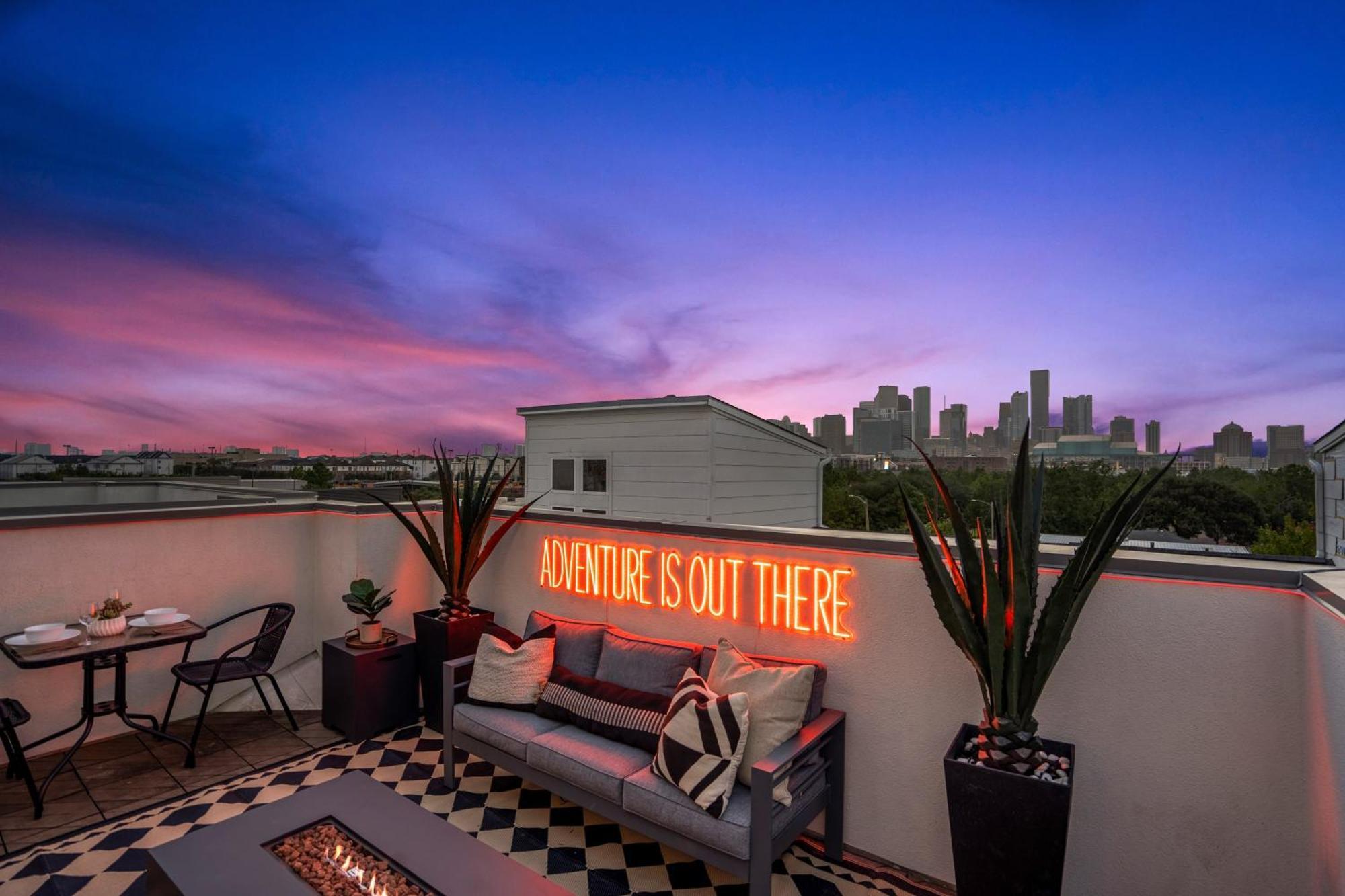 Luxury Downtown Getaway With Breathtaking Views Villa Houston Exterior foto